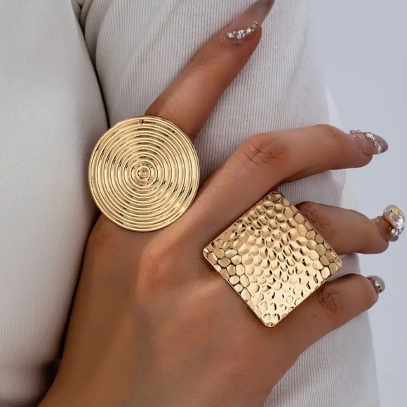 Jewelry - 1pc Gold Statement Ring Set